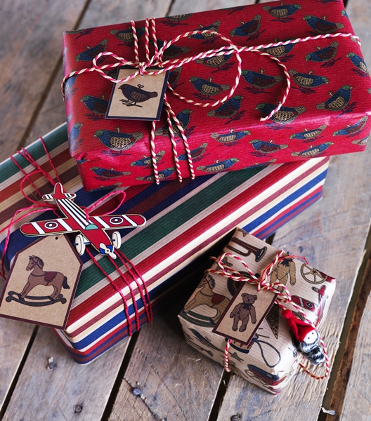 IKEA 即日起推出超過兩百項,包括聖誕樹、布織品、餐